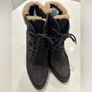 UGG Ladies Winter Boots size 8. Just like new.